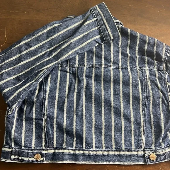 Forever 21 White Pinstripe Striped Cropped Denim Jacket - Picture 13 of 13
